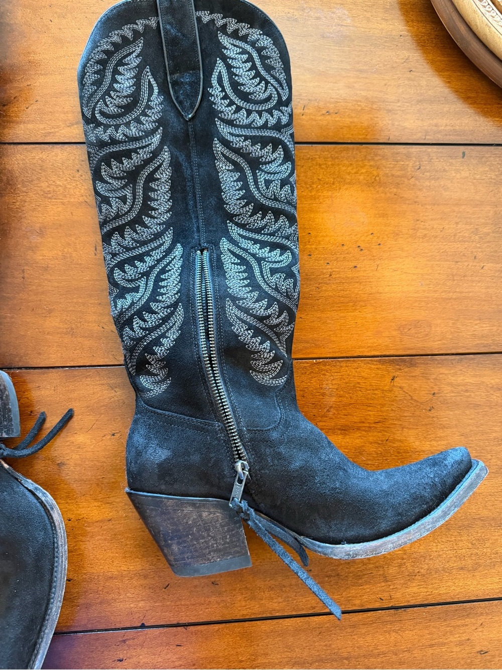 Ariat Black Suede women’s Casanova Style